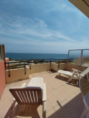 2 CHAMBRES, LARGE TERRASSE 1ERE LIGNE MER, PISCINE